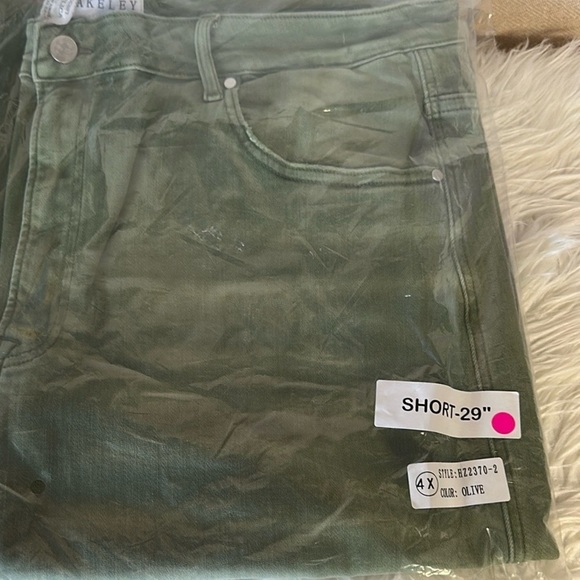 Blakely Olive Green distressed Jeans - Picture 11 of 11